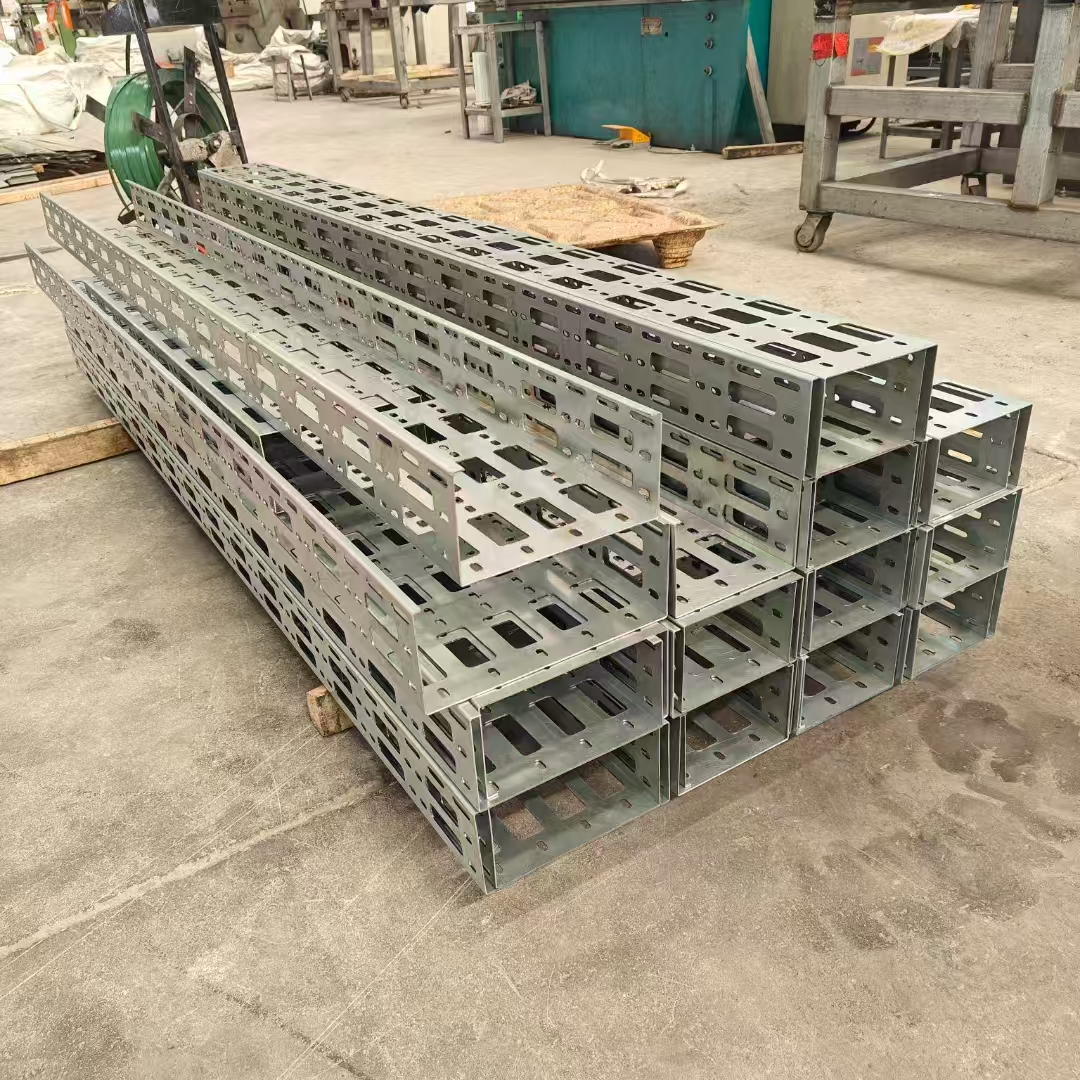 多孔槽式电缆桥架