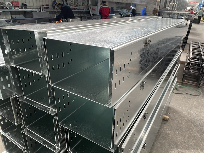 镀锌槽式加箱包扣桥架